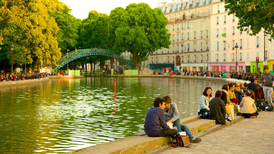 Découvrez la Cave du Canal, votre bar au cœur du canal Saint-Martin